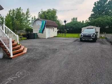 Stationnement pour camion  avec deux cabanon Image# 3