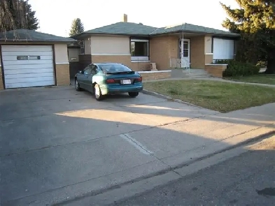 Beautiful 3 Bedroom Main Level House Image# 1