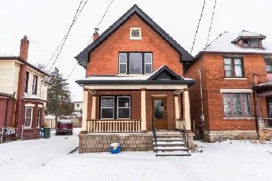 Beautiful & Bright, Main Floor 2 Bedroom Unit Image# 1