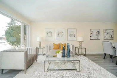 Beautifully Renovated Family Home in Prime Aurora Image# 3