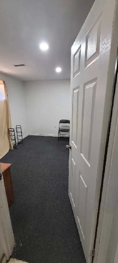 Large room for rent Image# 3