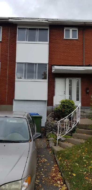 Beautiful Townhouse 1.5 Km from Fairview Pointe-Claire Image# 1