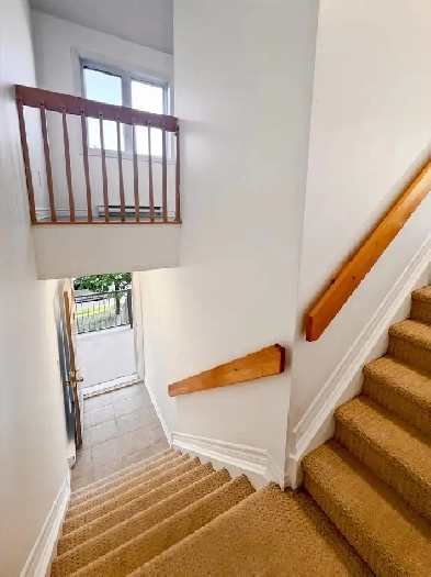 Bright 2 BDR Condo for Rent – Top Floor, Plateau (Aylmer) Image# 5