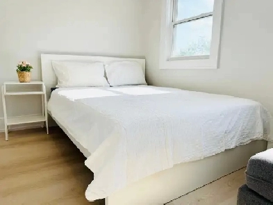 Room with private bathroom for rent, Eglinton Ave W and Creditvi Image# 1