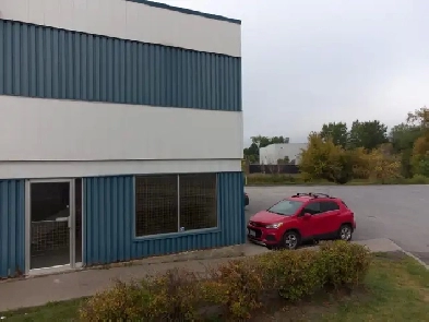 For Lease – Industrial Bay with Optional Yard Image# 1