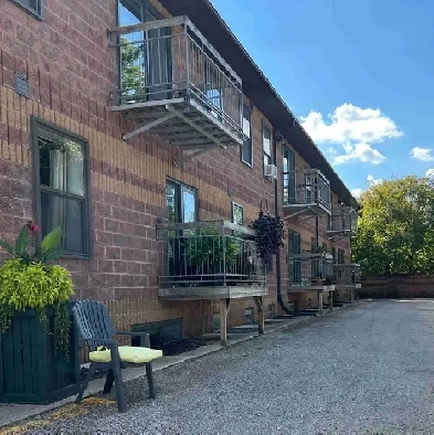Gorgeous 1 Bedroom located in the quaint town of Plattsville!! Image# 1