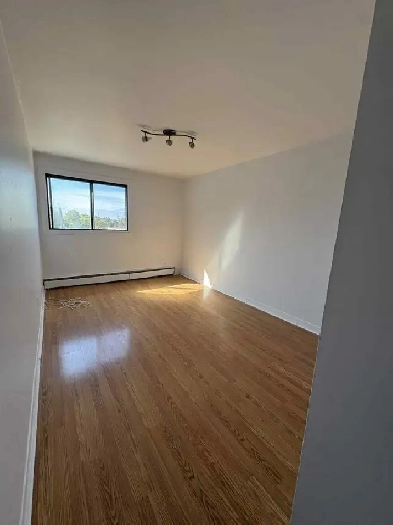 Sainte Foy, quatre et demi (4½) à louer pour le 1er novembre Image# 1