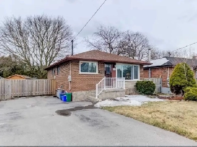 beaut 2 bedroom basement apartement for rent with private yard Image# 7