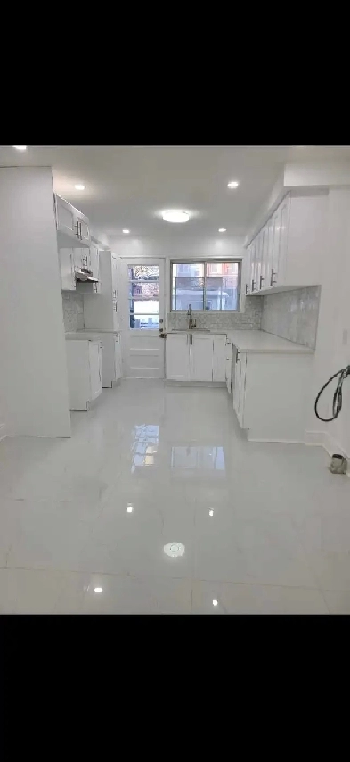 GRAND 6 1/2 ENTIÈREMENT RÉNOVÉ !! Image# 1