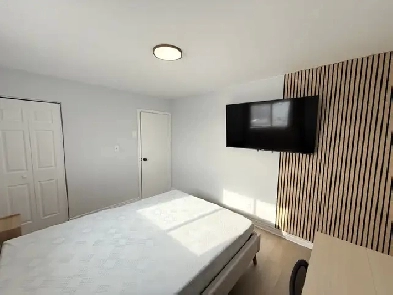 1989 Wyandotte St W 703 Image# 1