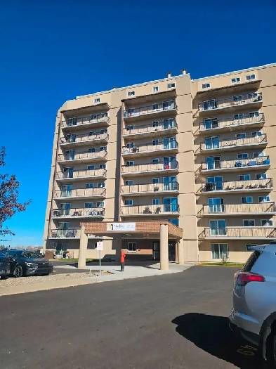 2 Bedroom condo for rent across University. Image# 1