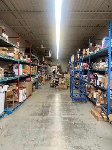 1000 Square feet shared warehouse for rent Image# 1