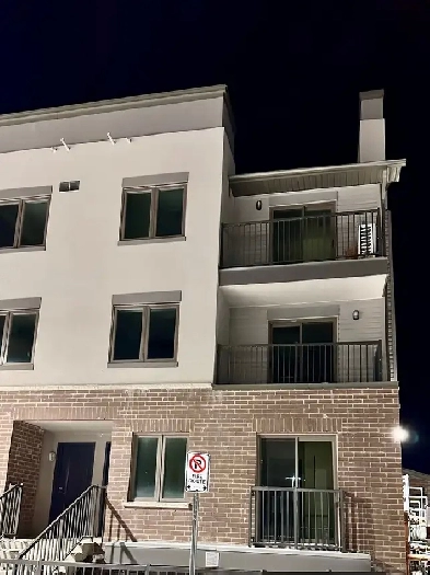 3 Beds 2.5 Baths TownhouseCA$2,500 / Month Image# 1