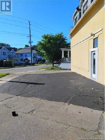 Apartment and 2 stores for rent Image# 9