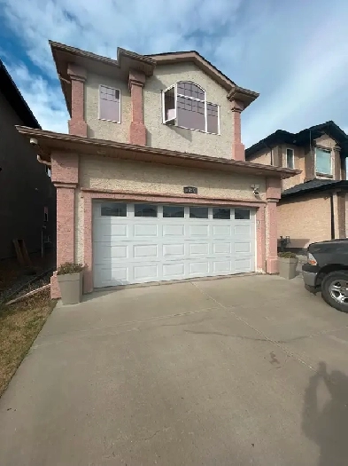 HUGE SPACIOUS 6BDRM 4 FULL BATH HOME WITH PERSONAL HOME THEATRE! Image# 1