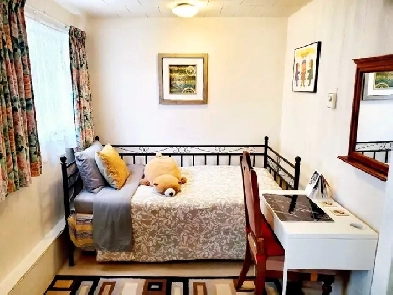 room for Rent-Female- near Joyce stn. Image# 4