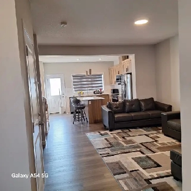 Spacious 3 bedroom detached Main level house Image# 1