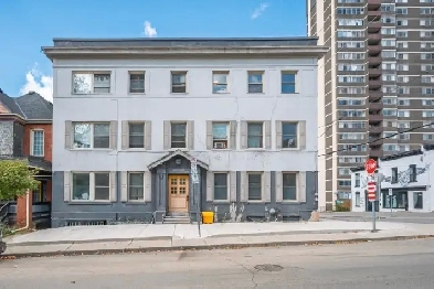 1 Bedroom   1 Bath Apartment Image# 11