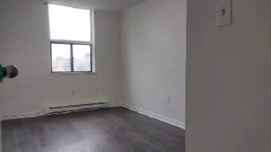 2 Bedroom plus  den apartment in dowtown core of london Image# 5