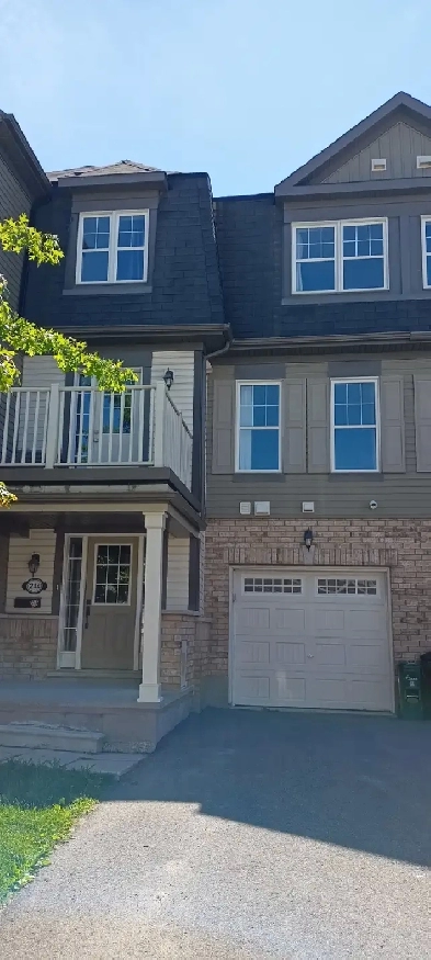 2 bedroom townhouse available now in Kanata/Stittsville Image# 2