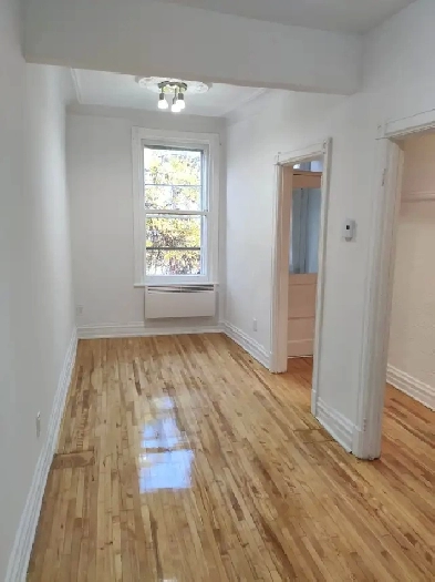 4 1/2 / Une chambre à coucher / Petite-Italie / Rénové Image# 1