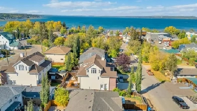 Perfect for investors or anyone who loves lake life. Image# 9