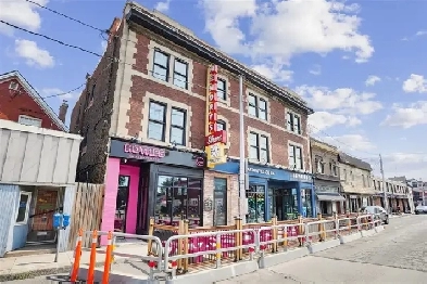 Turnkey retail space available next to Hendry's Barbershop! Image# 1