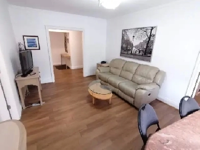 Furnished room in Female Apt at Yonge & St Clair, Toronto Image# 1