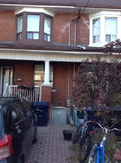 Ossington/ Davenport self-contained bachelor apartment Image# 1