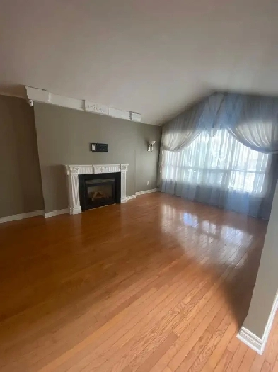 4 BED   BASEMENT FULL HOUSE FOR RENT - BATHURST AND STEELE Image# 1