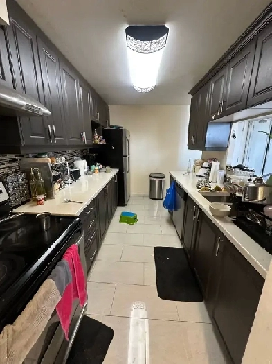 MASTER BEDROOM WITH PARKING IN TWO BED 2 BATH CONDO - MISSISAUGA Image# 1