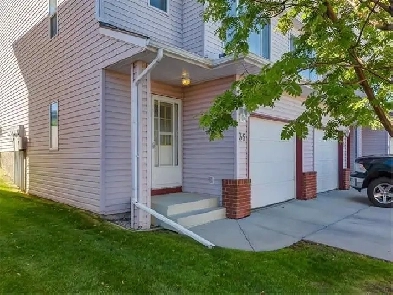 3-bedroom, 2-bathroom townhouse is for rent in Harvest Hills NW Image# 1