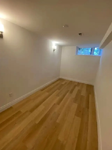 BRIGHT ROOM FOR RENT - LESLIE AND FINCH - SENECA NEWNHAM Image# 1