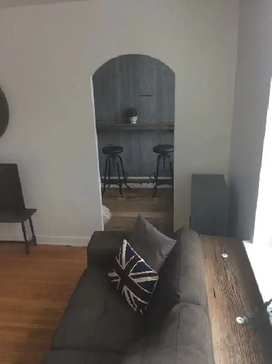 1 bedroom   den Yonge & Eglinton- ONLY $1,300 month Image# 1