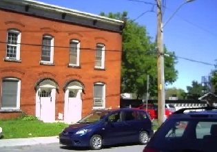 2 bedroom apt steps from the Museum of History in Hull Image# 4