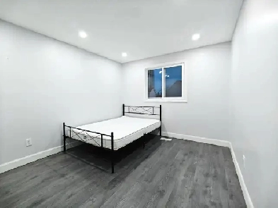 Room for rent near Square One Mississauga UTM Sheridan College Image# 1