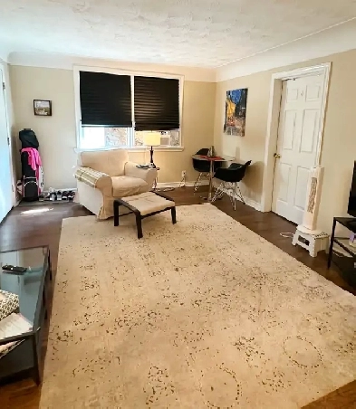 Quaint 1 bedroom plus den Cape Cod style apartment in Dundas Image# 8