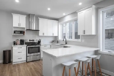 Western Student Housing – Luxe 5 Bed 5.5bathTownhouses May 2026 Image# 11