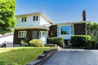 Lovely Executive Home on Mature East End Street! Image# 1