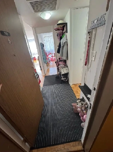 Big 4 1/2 in Westmount - lease transfer Dec 1st Image# 1