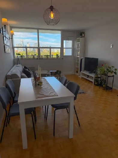 Cozy 1-Bedroom Apartment in Midtown Toronto (St. Clair & Yonge Image# 1