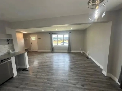 Renovated Main floor (3 Bed / 1 Bath) close to school Image# 1