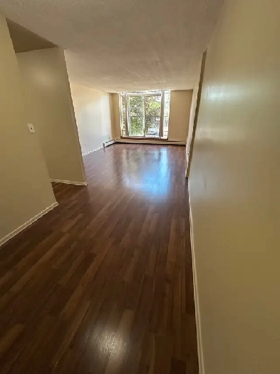 Spacious Secure All Inclusive 1 Bdrm Apt Available November 1st Image# 1