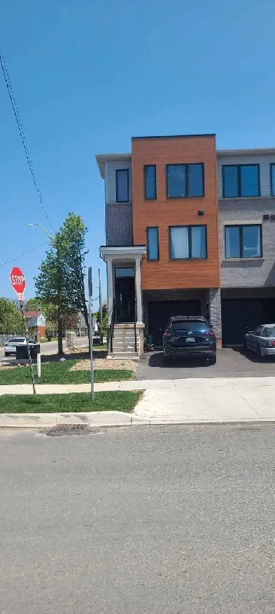 Beautiful New Townhouse Image# 1