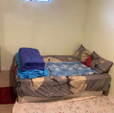 Furnished girls room Mississauga Heartland square one Immediate Image# 1