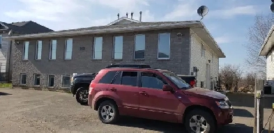 Large, spacious 3 bedroom apartment in Westfort Image# 1