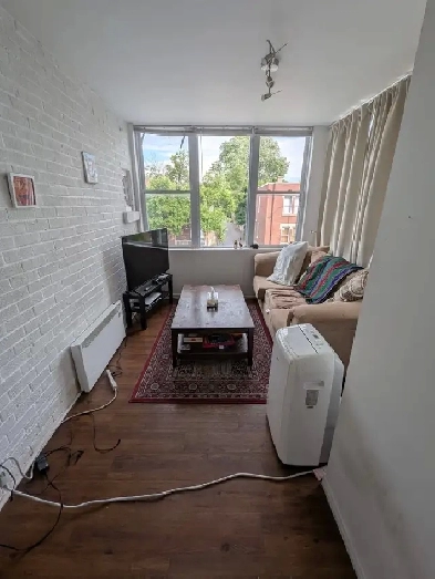 Magnifique 41/2 face au parc / 2 ch / 1er Novembre Image# 1