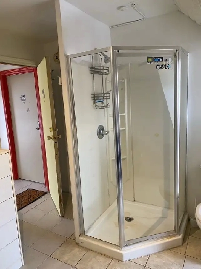 CentreSt 16Av Attic Studio imm poss for a single person Image# 1