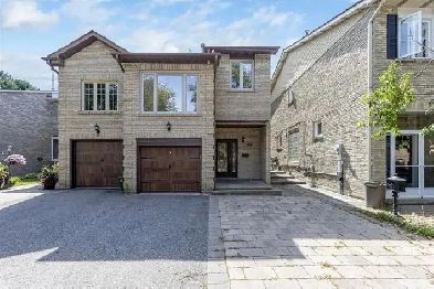 Semi-Detached 3-Bed, 4 Bath in Old Thornhill Image# 14