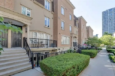 Liberty Village 2-Bed 2-Bath Townhouse (STUNNING!) Image# 9